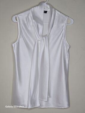 Nine West White Sleeveless Tie-Neck Satin Blouse